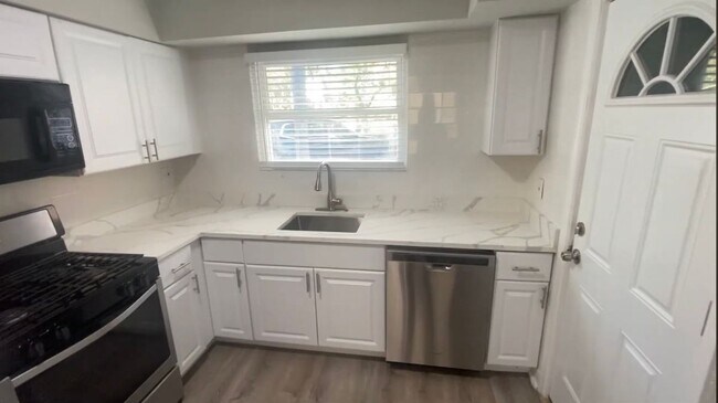 Foto del edificio - 1321 W Sherwin Ave