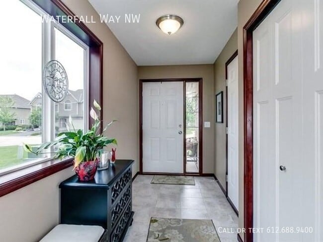 Building Photo - 3BD 2BA Townhouse in Golf Community - Secu...