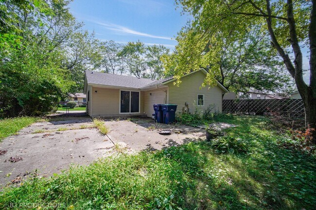 Building Photo - 946 Harvard Ln