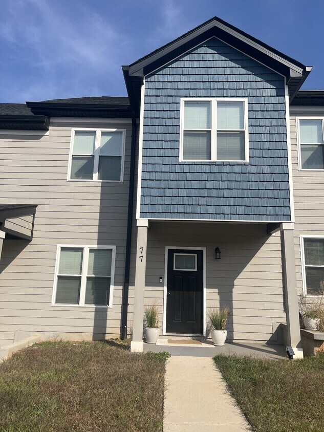 Foto principal - 77 Emanuel Ct