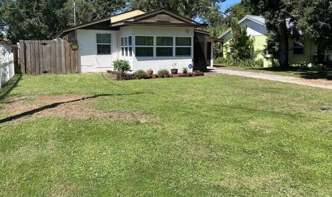 Foto del edificio - 3826 Rilma Ave