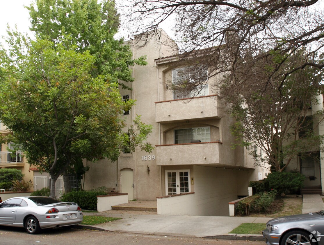 Primary Photo - 1639 Camden Ave