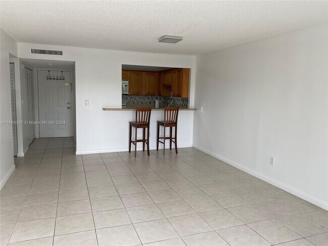 Building Photo - 9301 SW 92nd Ave
