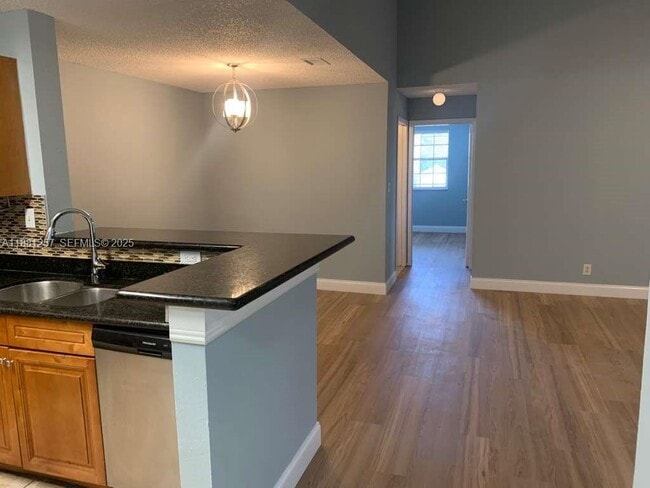 Foto del edificio - 11295 W Atlantic Blvd