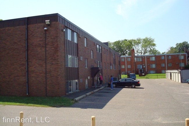 Building Photo - 65-65 W Hyacinth Ave