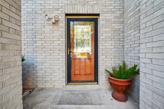 Foto del edificio - 6523 Mildenhall Ct