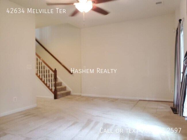 Building Photo - STUNNING 3 LEVEL TOWNHOUSE WITH SS APPLIAN...