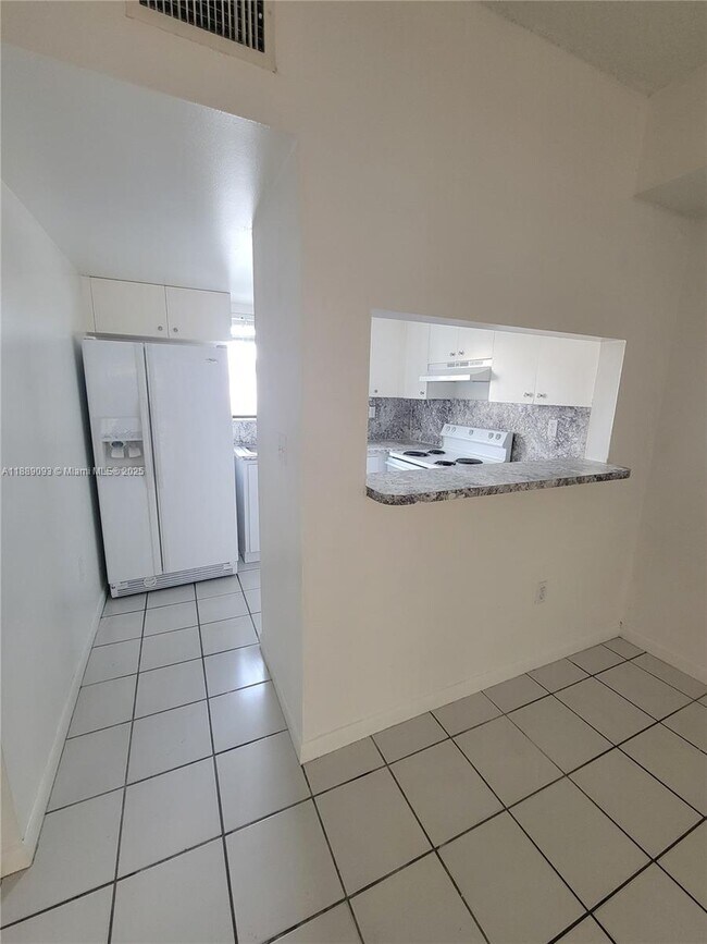 Building Photo - 355 E 33rd St