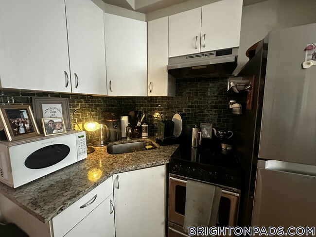 Building Photo - 511 Beacon St