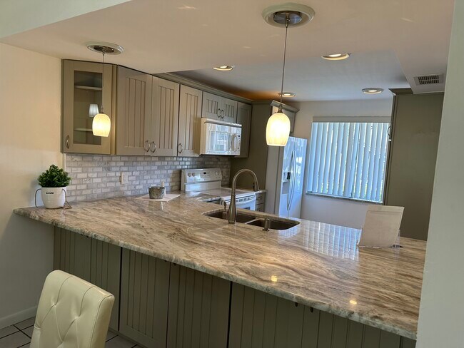 Foto del edificio - 142 Palm Dr