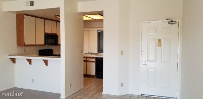 Foto del edificio - 2560 S Barrington Ave