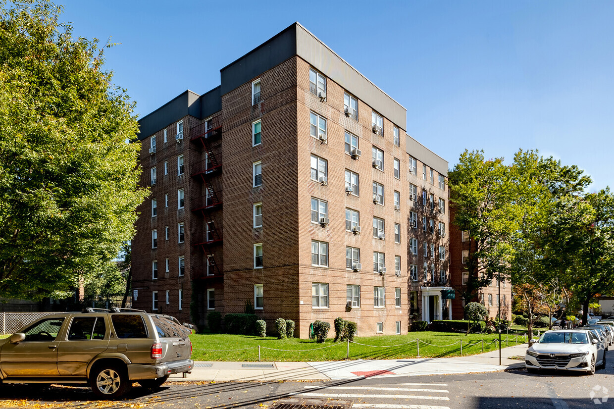The Winston Aprtments - The Winston Apartments