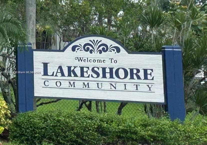 Primary Photo - 1080 N Franklin Ave