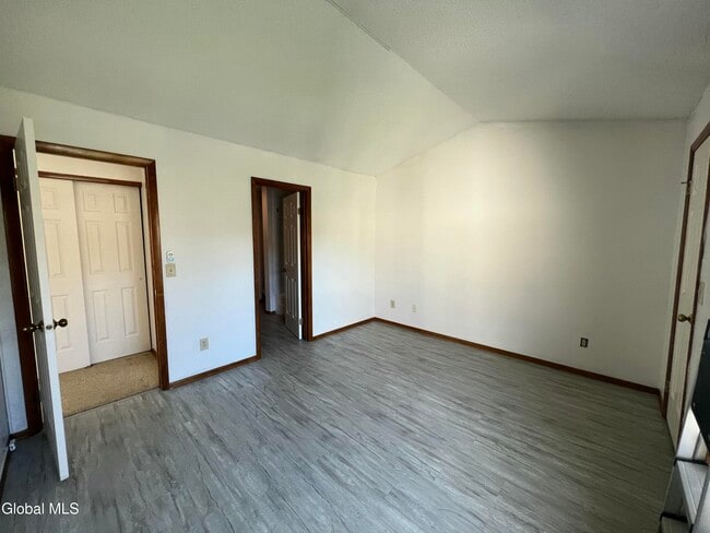 Foto del edificio - 4607 Foxwood Dr S