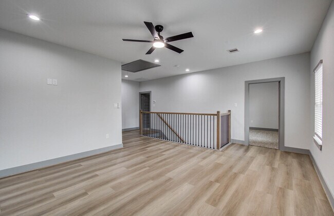 Building Photo - 1063 South Ln