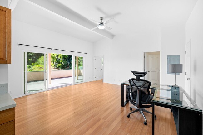 Building Photo - 1 Bedroom attached unit with mountain view
