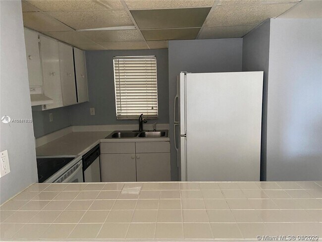 Foto del edificio - 840 NW 87th Ave