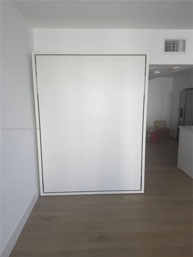 Foto del edificio - 10275 Collins Ave