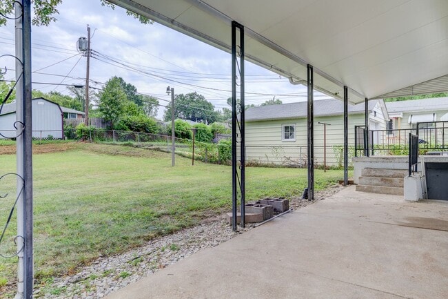 Building Photo - Beautiful 2-Bed, 1-Bath House in Overland ...