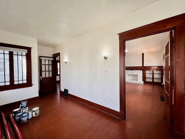 Building Photo - 3 Bedroom House