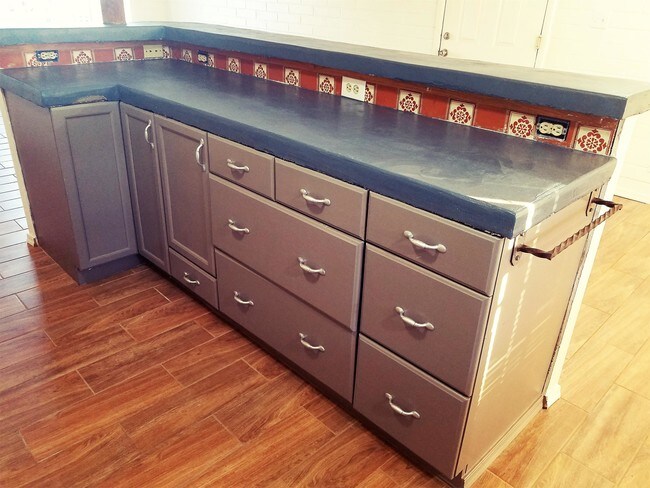 Foto del edificio - 2932 S Enchanted Hills Dr