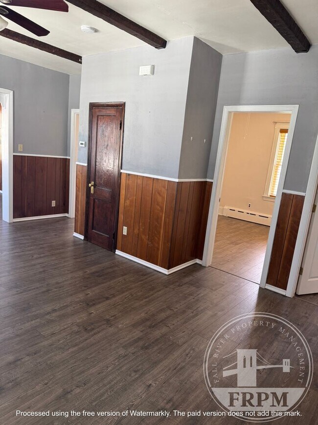 Photo - 463-465 Sawyer St Apartment