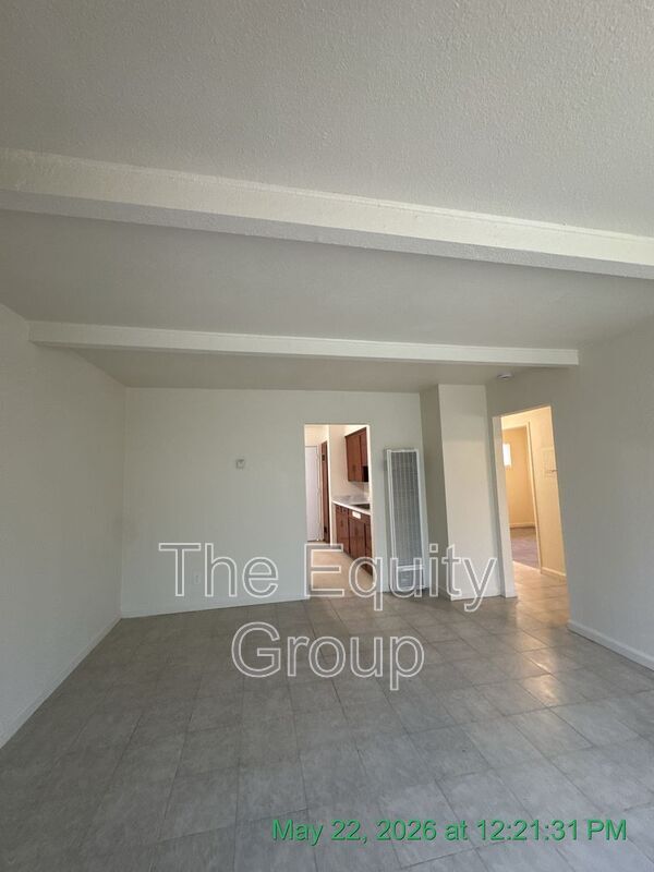 Foto del edificio - 513 E Myrtle Ave