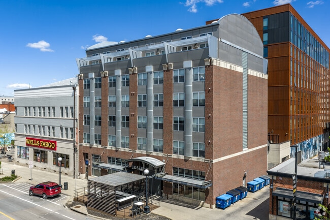 Building Photo - Whiteway 2000