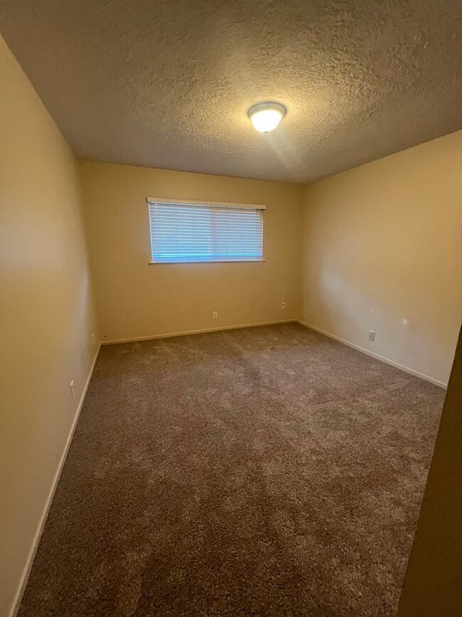 Building Photo - 948 Northwood Dr