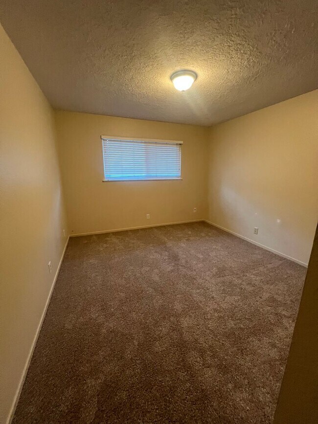 Foto del edificio - 948 Northwood Dr