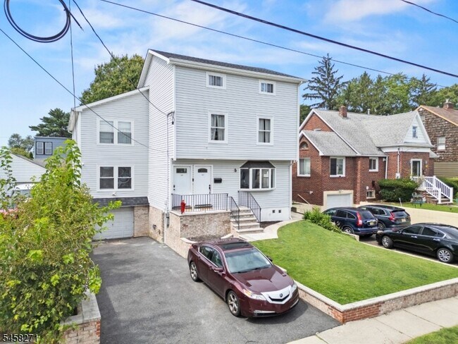 Foto del edificio - 97 Cedar Hill Ave