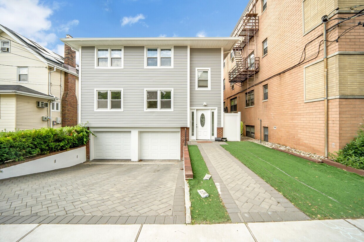 Primary Photo - 320 Leonia Ave