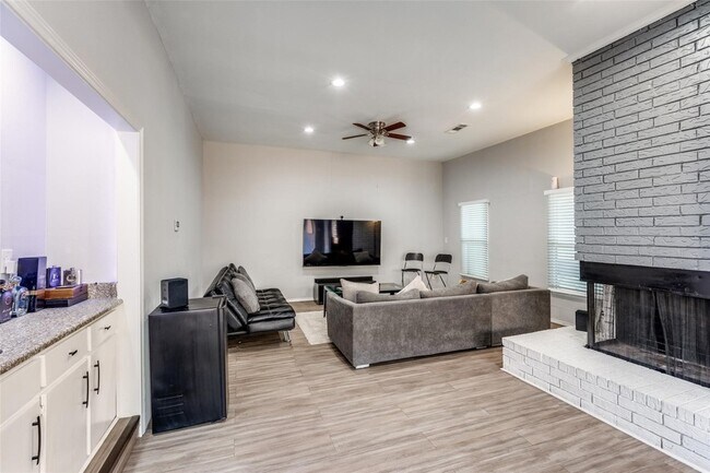 Foto del edificio - 12333 Ferris Creek Ln