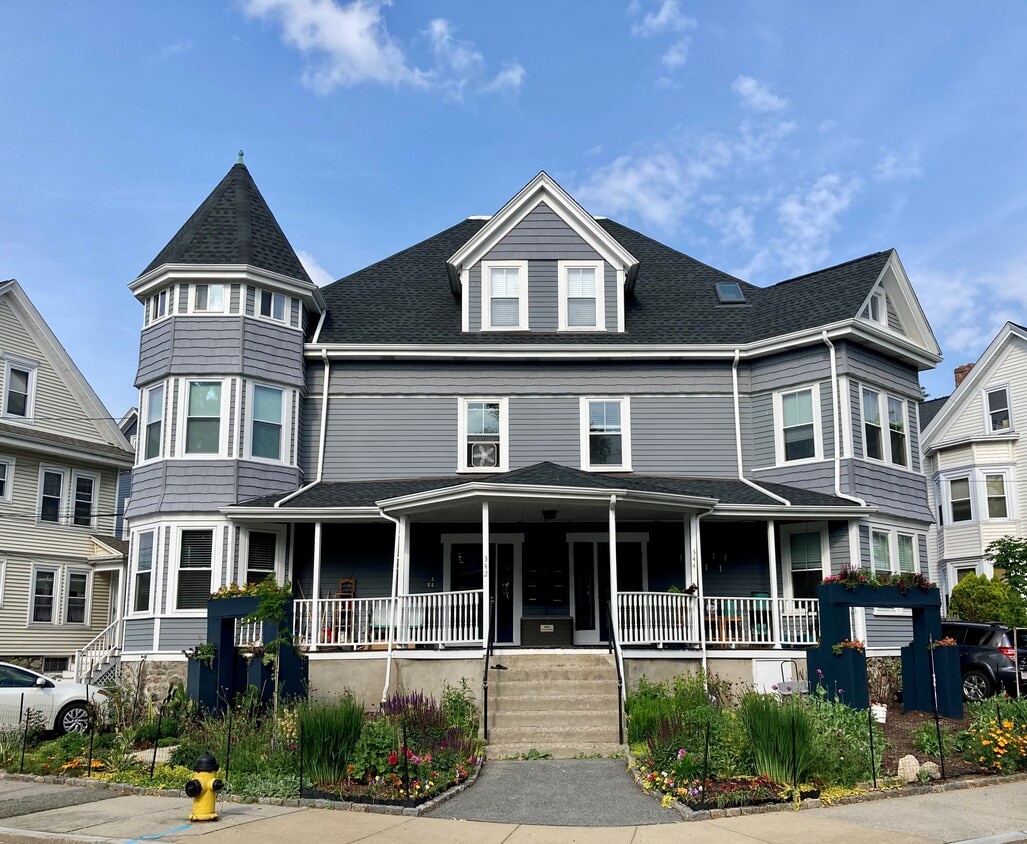 Primary Photo - 342 Crescent St