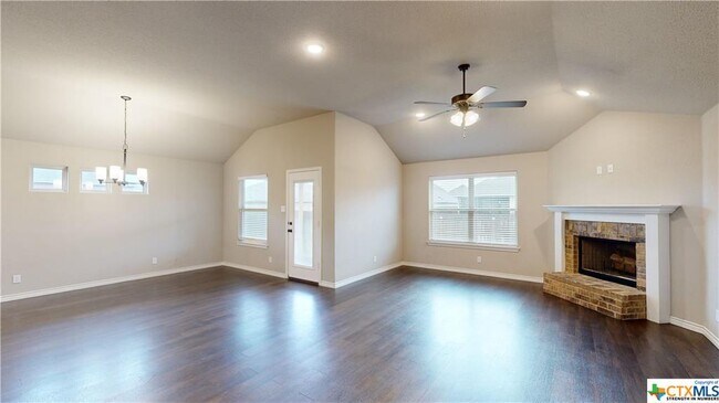 Building Photo - 805 Hickok Dr
