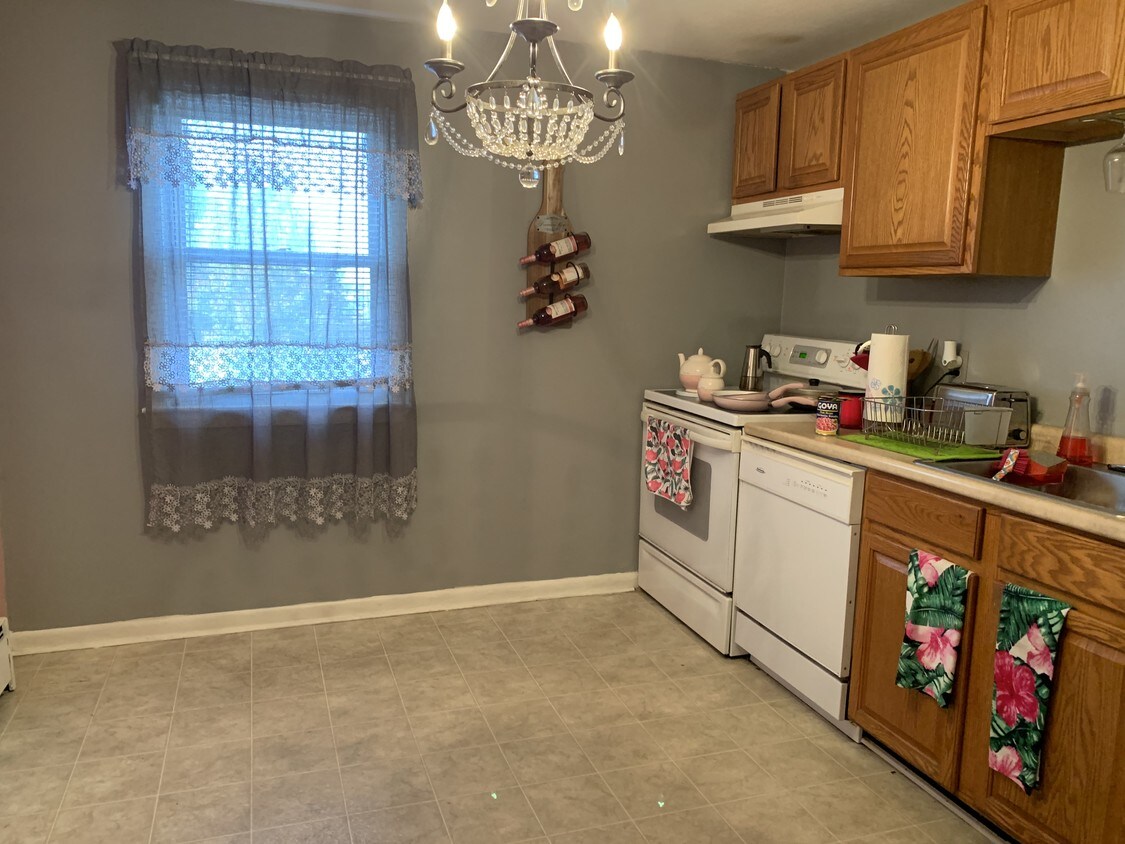 184 Beacon St Unit 2, Lowell, MA 01850 Apartments in Lowell, MA