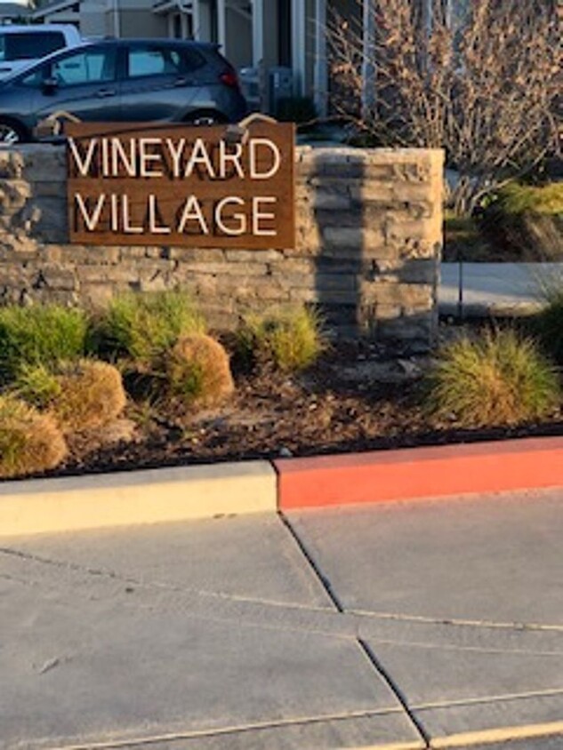 Foto principal - Charming Vineyard Village Townhome