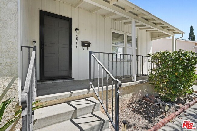 Foto del edificio - 2943 Los Olivos Ln