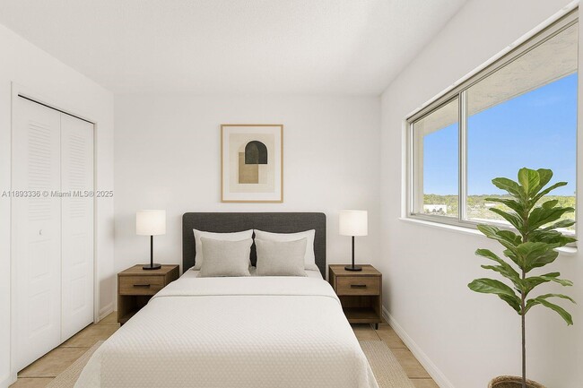 Foto del edificio - 8720 N Sherman Cir