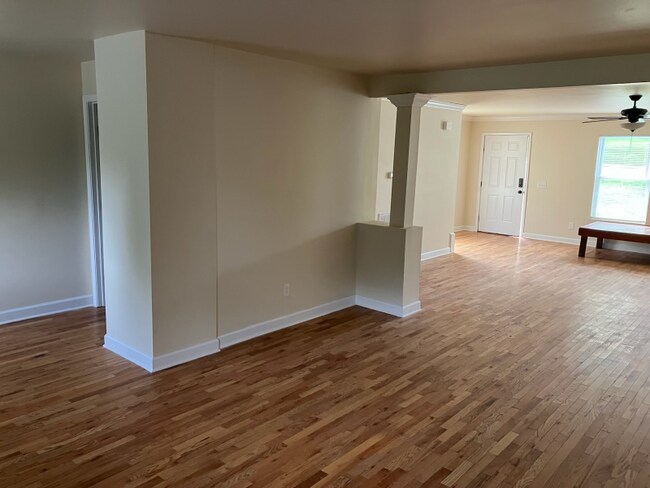 Building Photo - 433 Harding Ave
