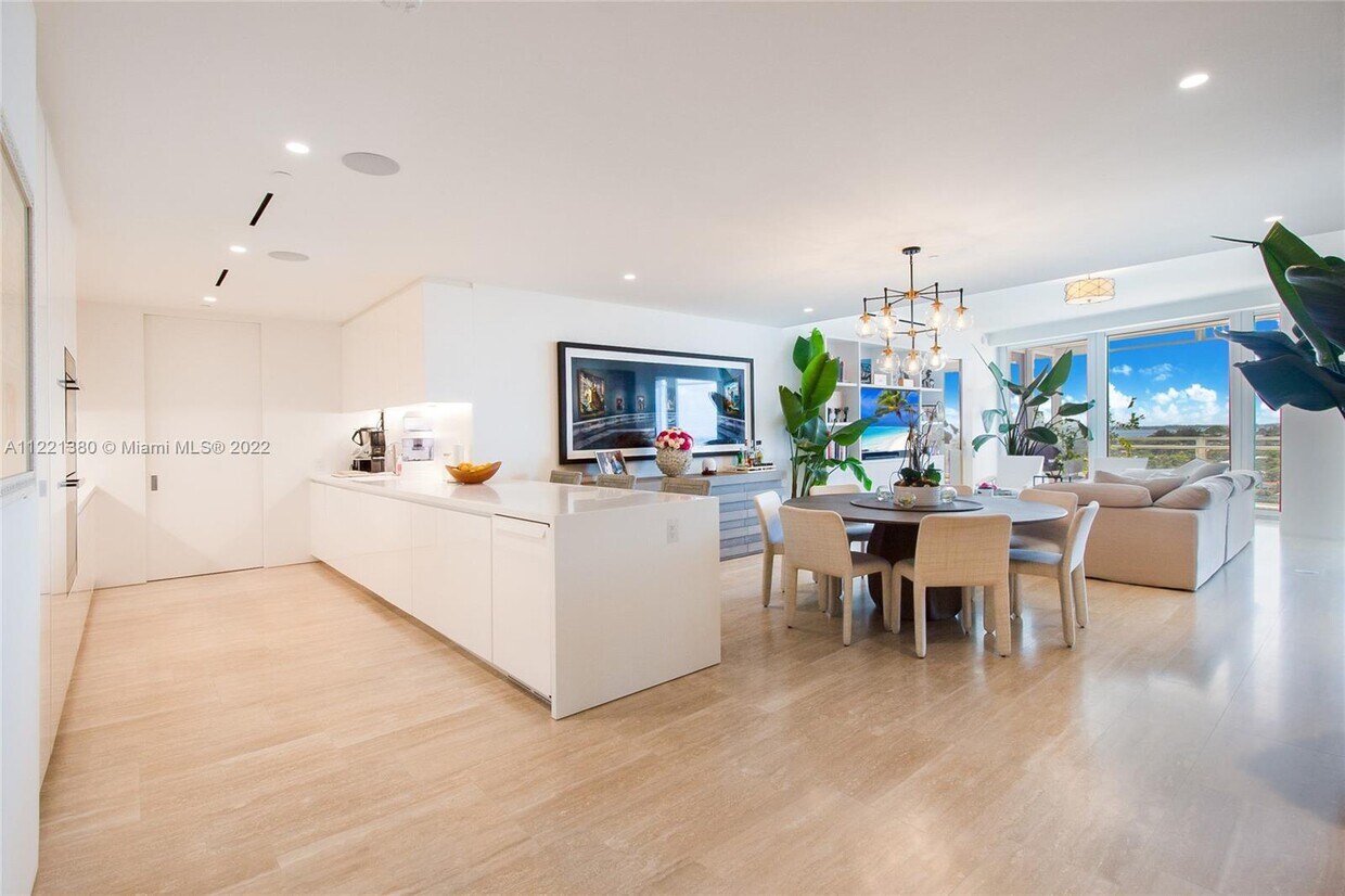 Foto principal - 9001 Collins Ave
