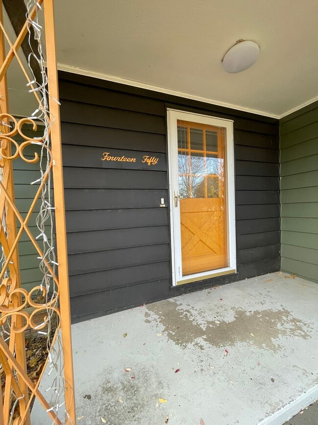 Photo - 1450 Marlborough Dr. House
