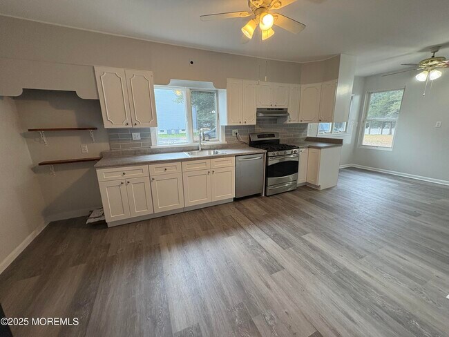 Foto del edificio - 479 Line Rd