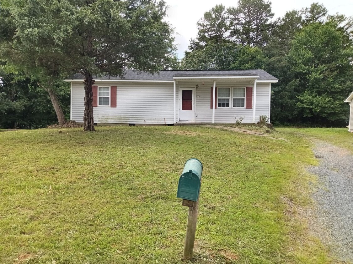 Primary Photo - 2 Bedroom 2 Bath House Available in Asheboro