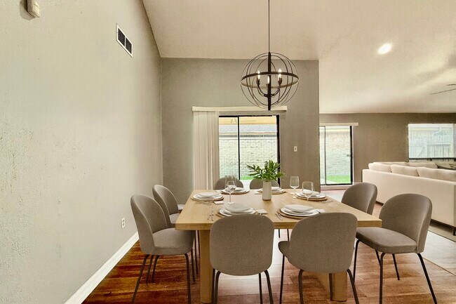 Foto del edificio - 13506 Clarewood Dr