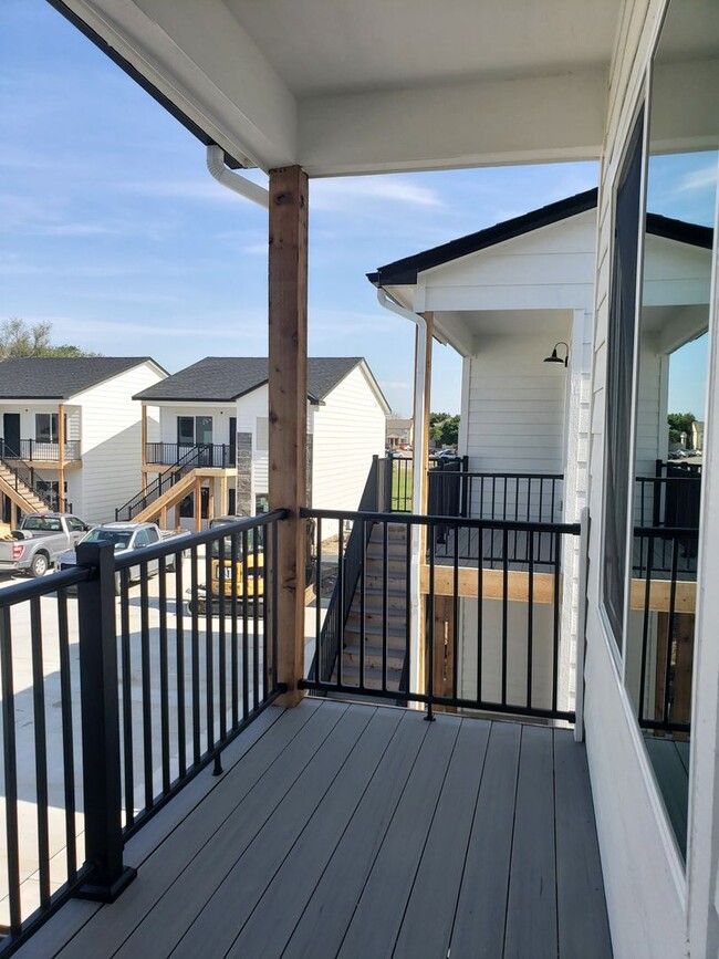 Building Photo - Beautiful  3 bed / 2 bath duplex