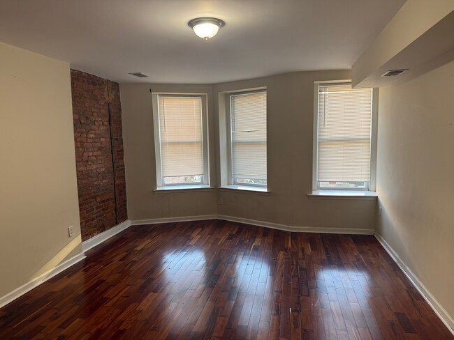 Building Photo - Charming 1-Bedroom in the Heart of Charles Village