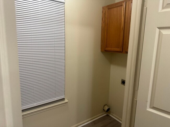 Foto del edificio - 4215 Walnut Park Dr