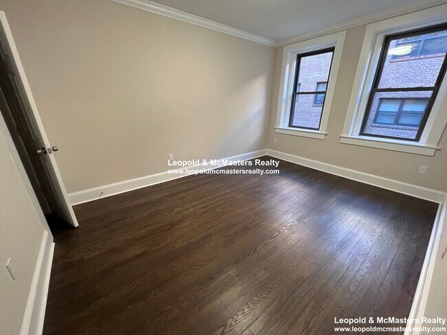 Foto del edificio - 72 Longwood Ave