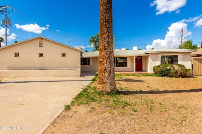 Building Photo - 809 N Gilbert Ave